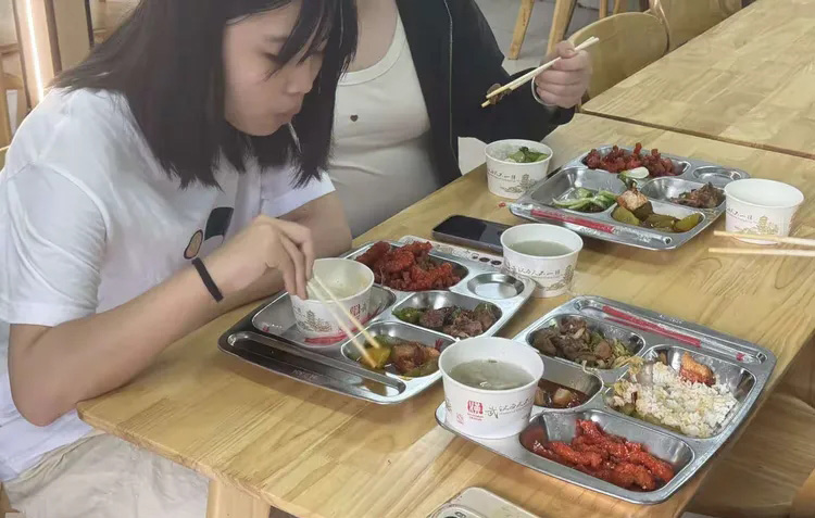 I2ZmZmZmZg_750_0_0_0_q80.webp (2).jpg