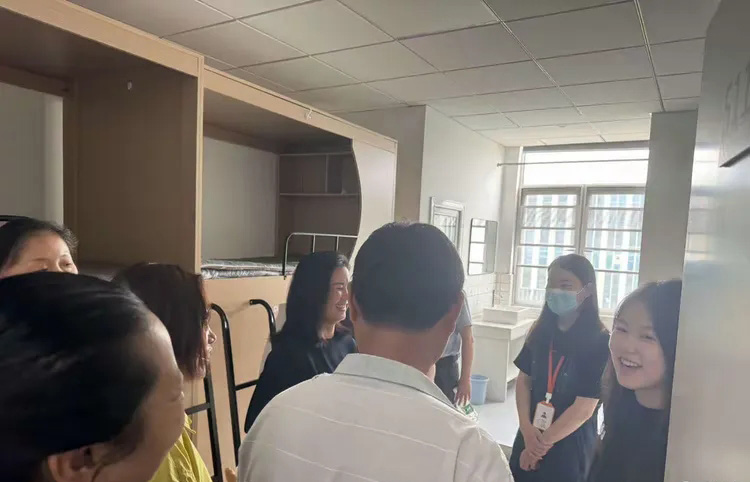 I2ZmZmZmZg_750_0_0_0_q80.webp (4).jpg