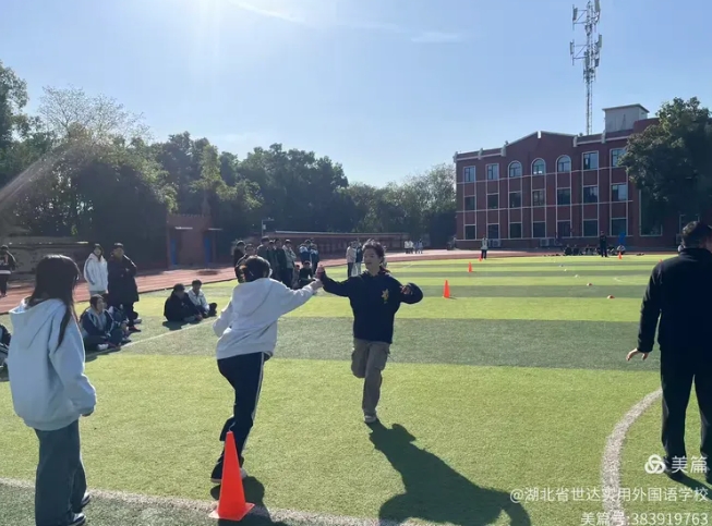 点燃激情，追“球”梦想--世达外校师生冬季球类趣味运动会